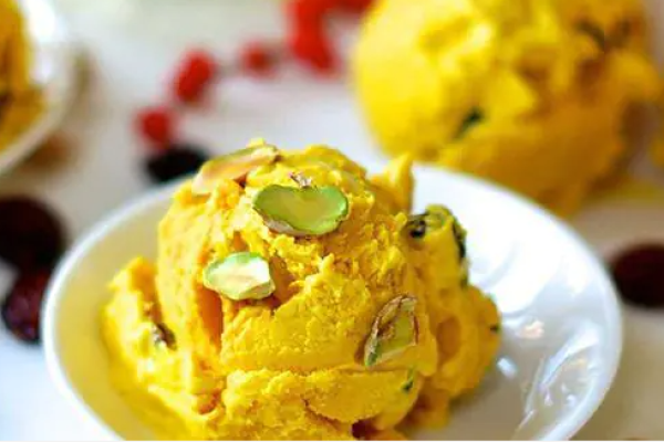 Iced Safran Infusion ist eine kalt servierte, koffeinfreie Safran-Infusion. Leicht, klar und ideal für den Sommer – mit Dosierung und Zubereitung.